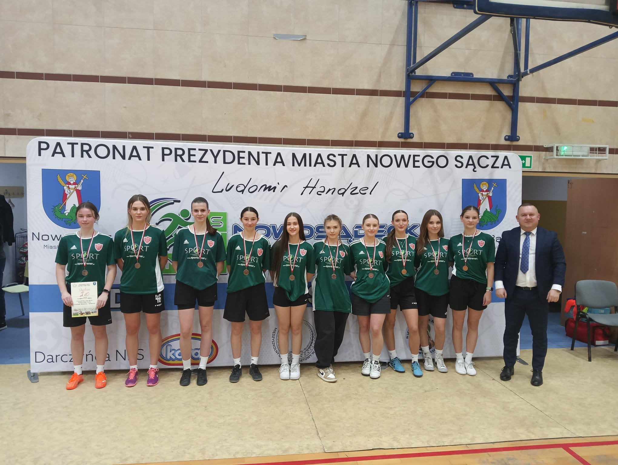 Zdjęcie Licealiada Piłka Halowa dz 2024 (1)5b2cdfa1-43b7-4b69-b9e5-1eed993d389d.jpg w galerii Licealiada Młodzieży Szkolnej w Piłce Nożnej Halowej dziewcząt